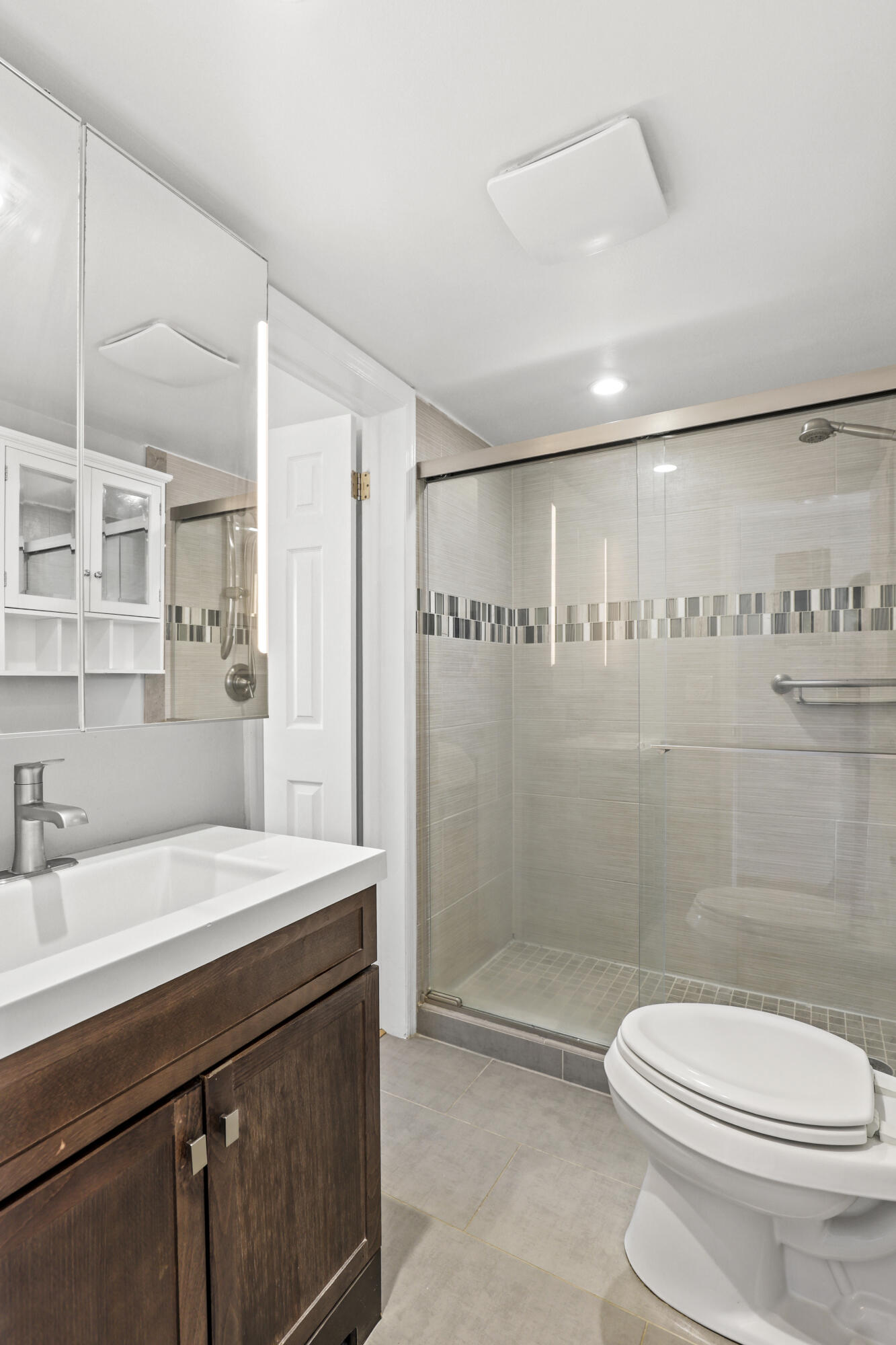 2936 Lake Shore Drive 204