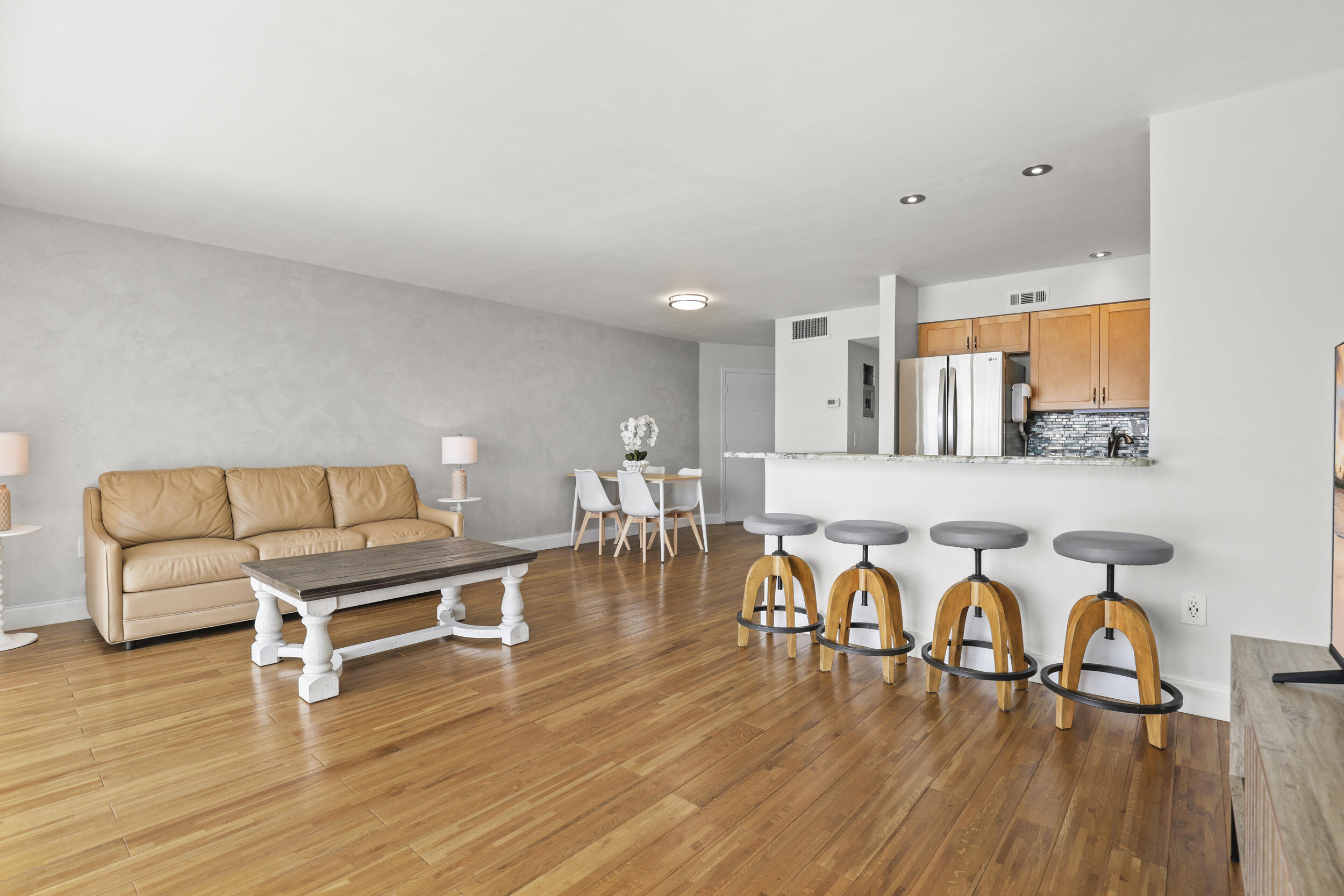 2936 Lake Shore Drive 204