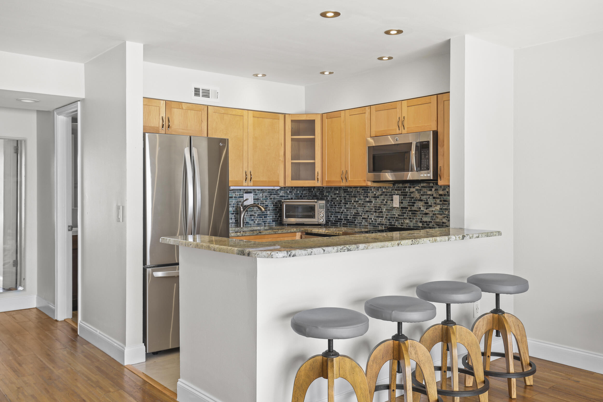 2936 Lake Shore Drive 204