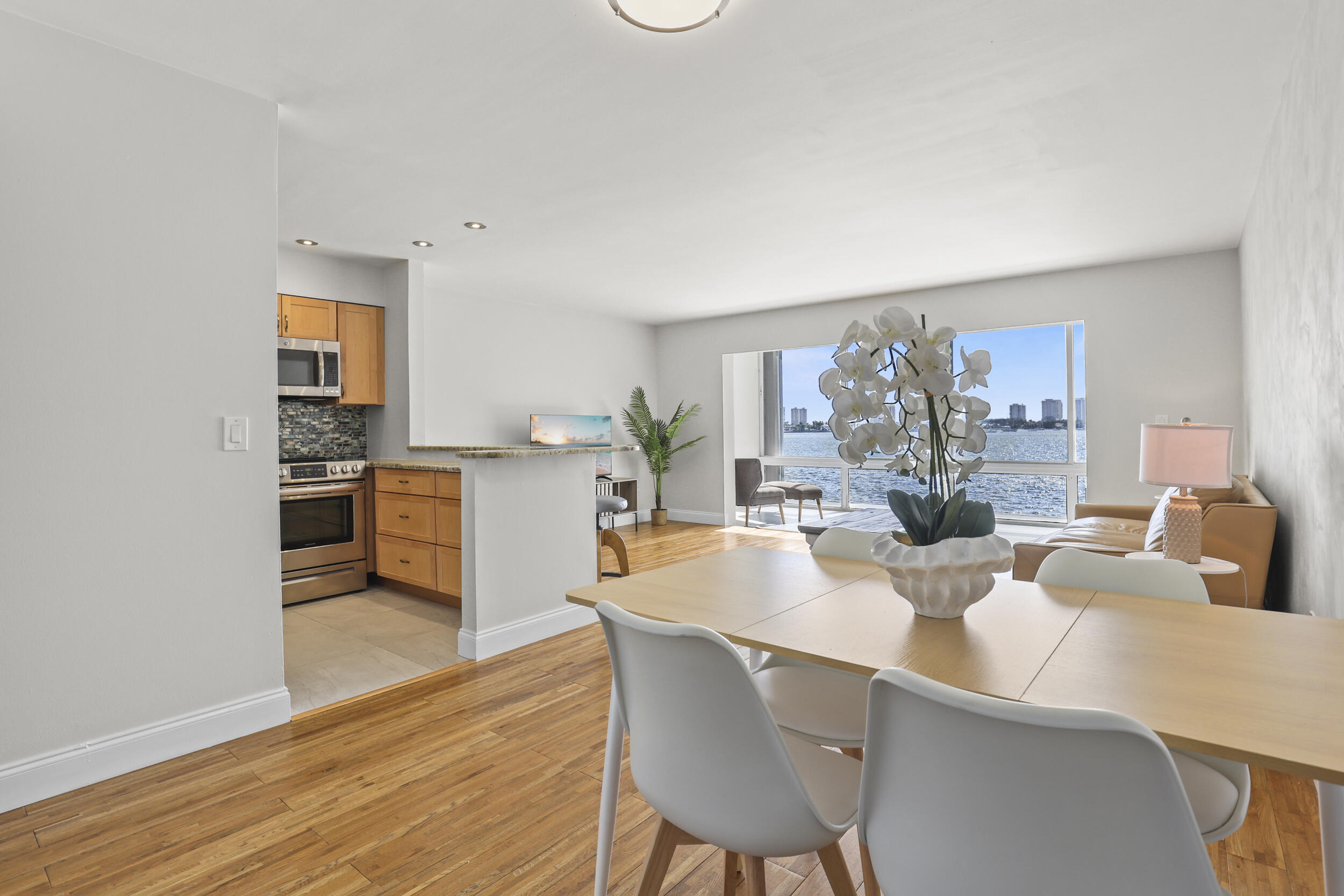 2936 Lake Shore Drive 204