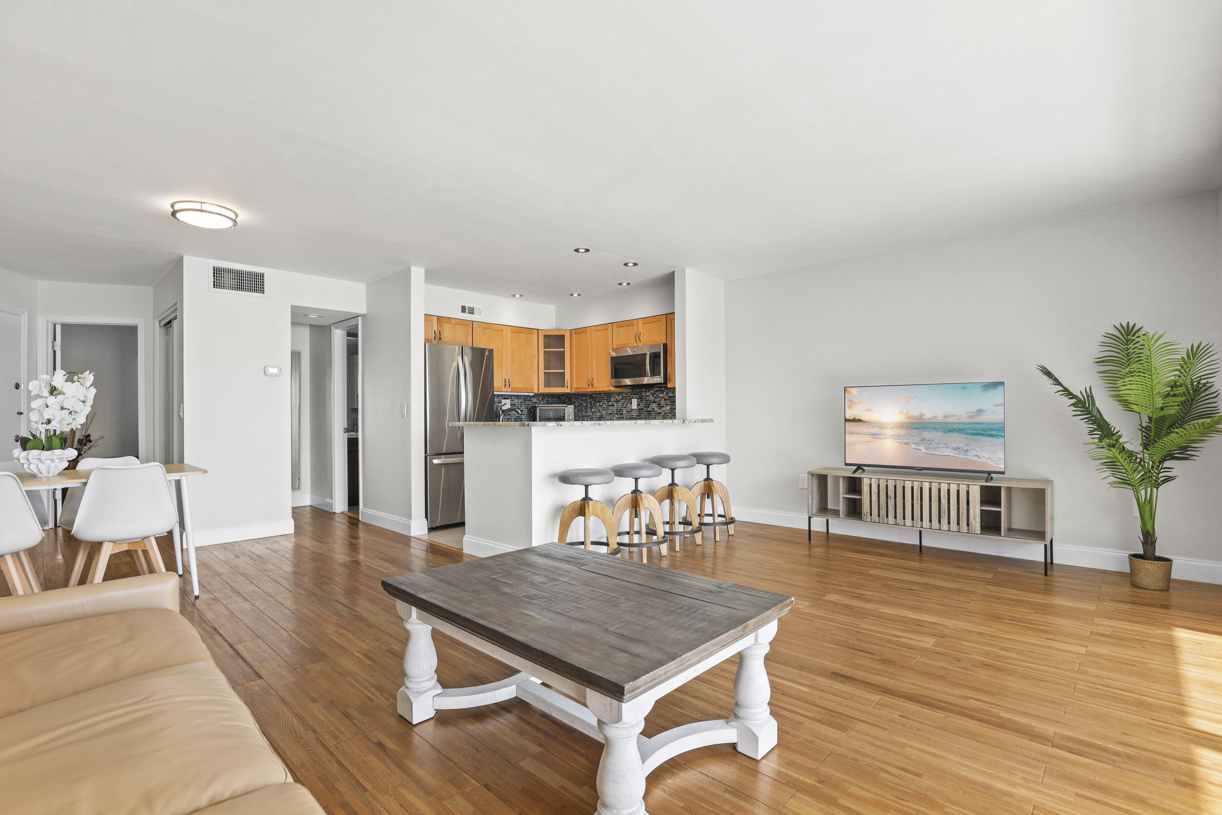 2936 Lake Shore Drive 204