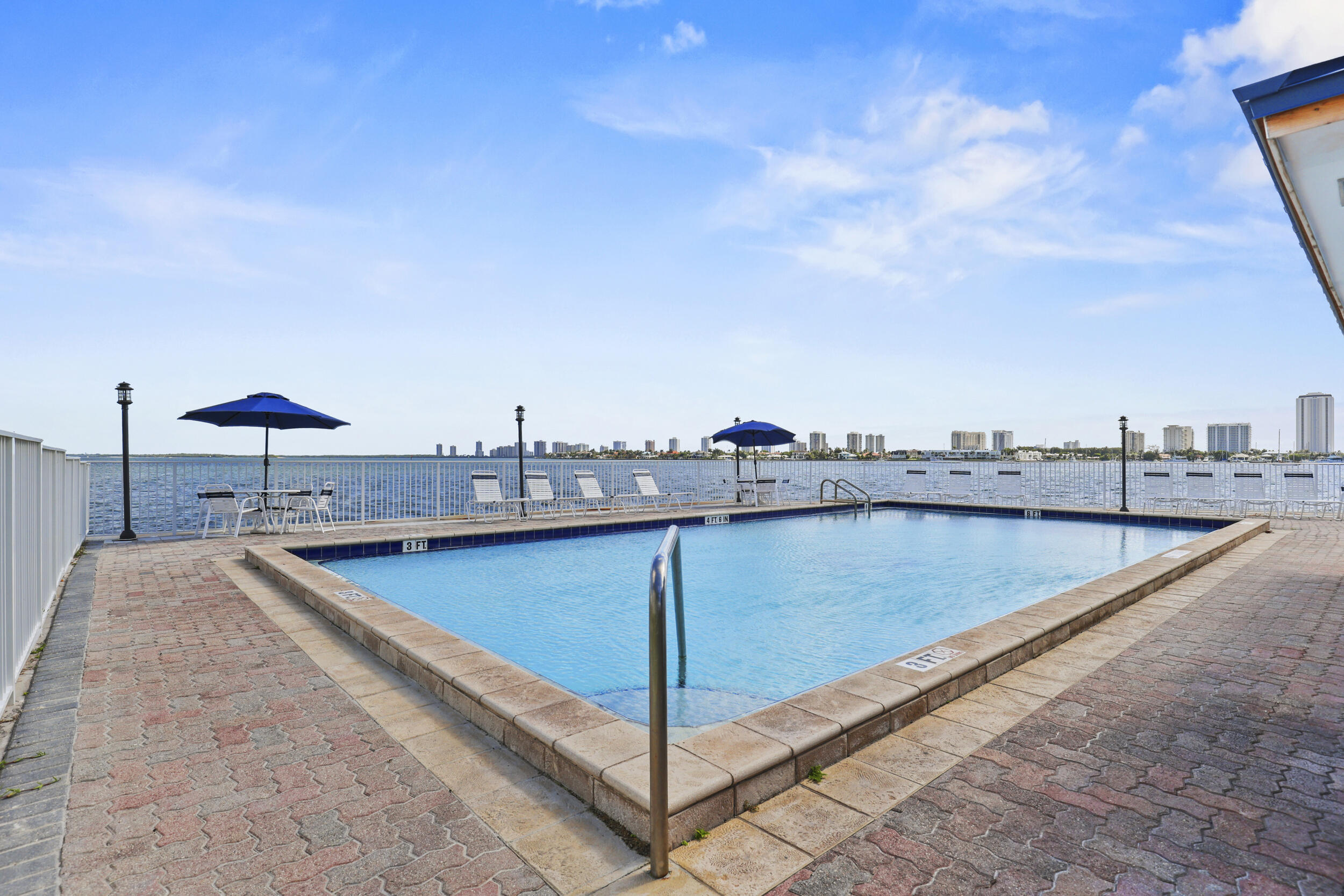 2936 Lake Shore Drive 204