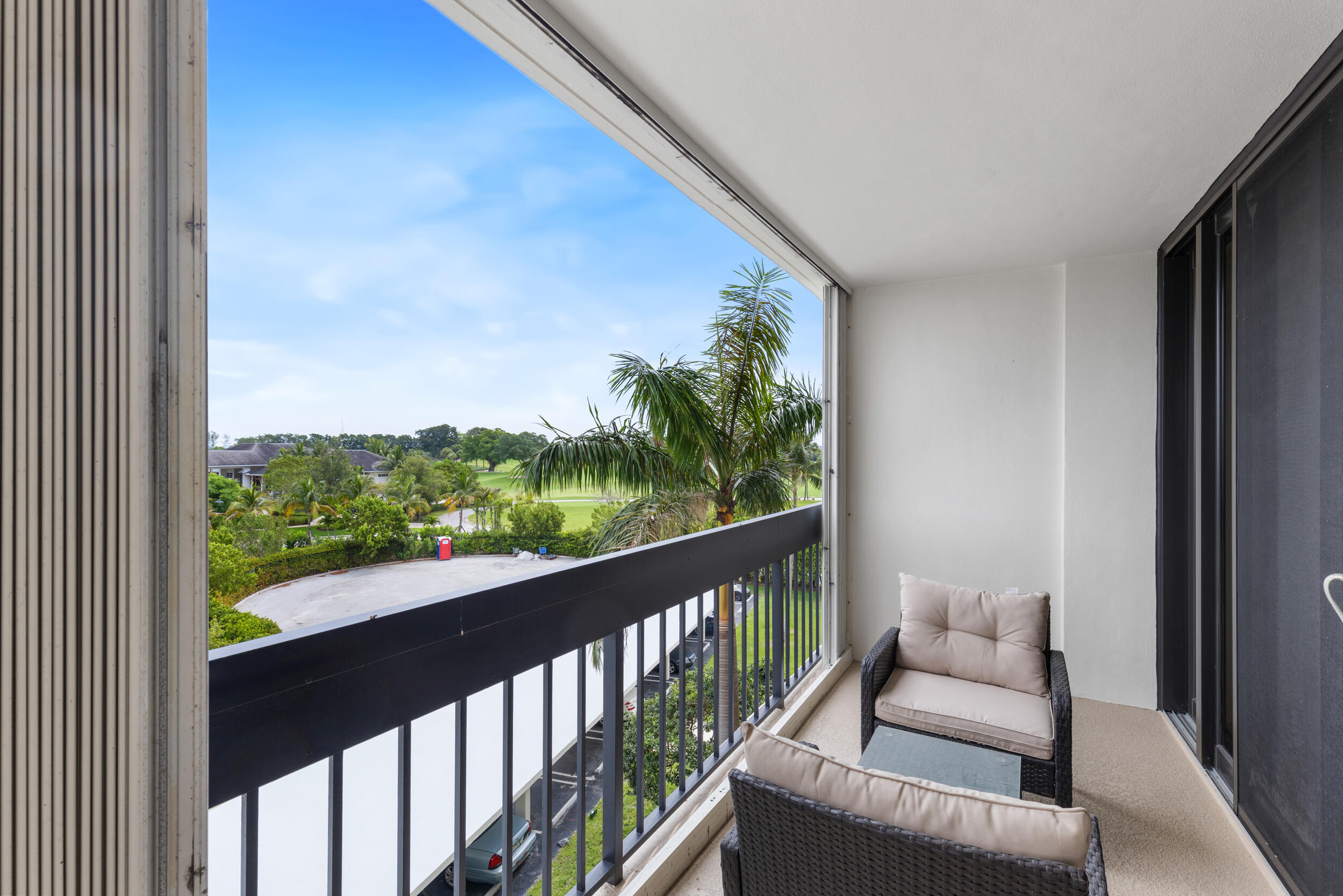 2400 Presidential Way 401