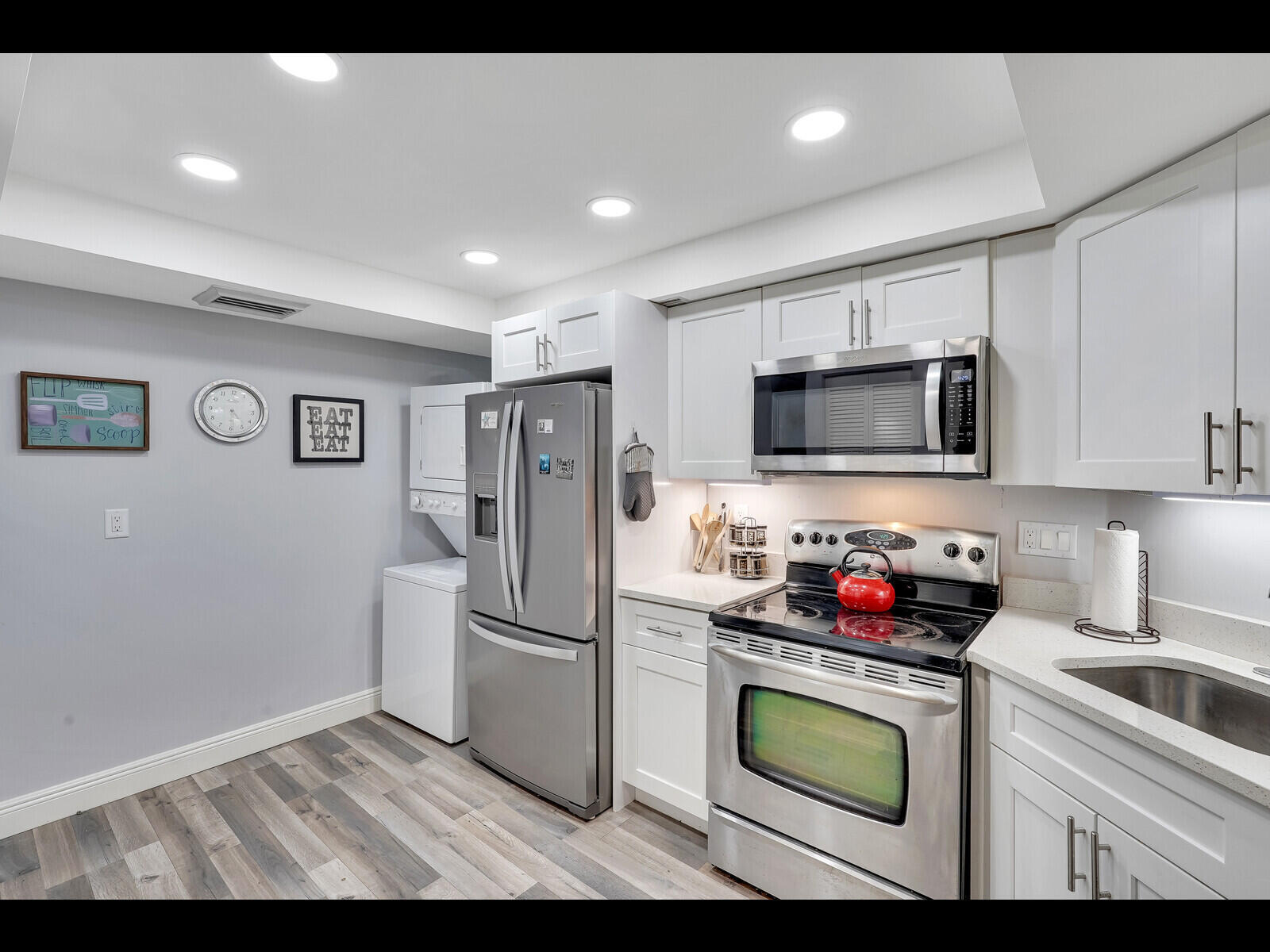 2400 Presidential Way 401