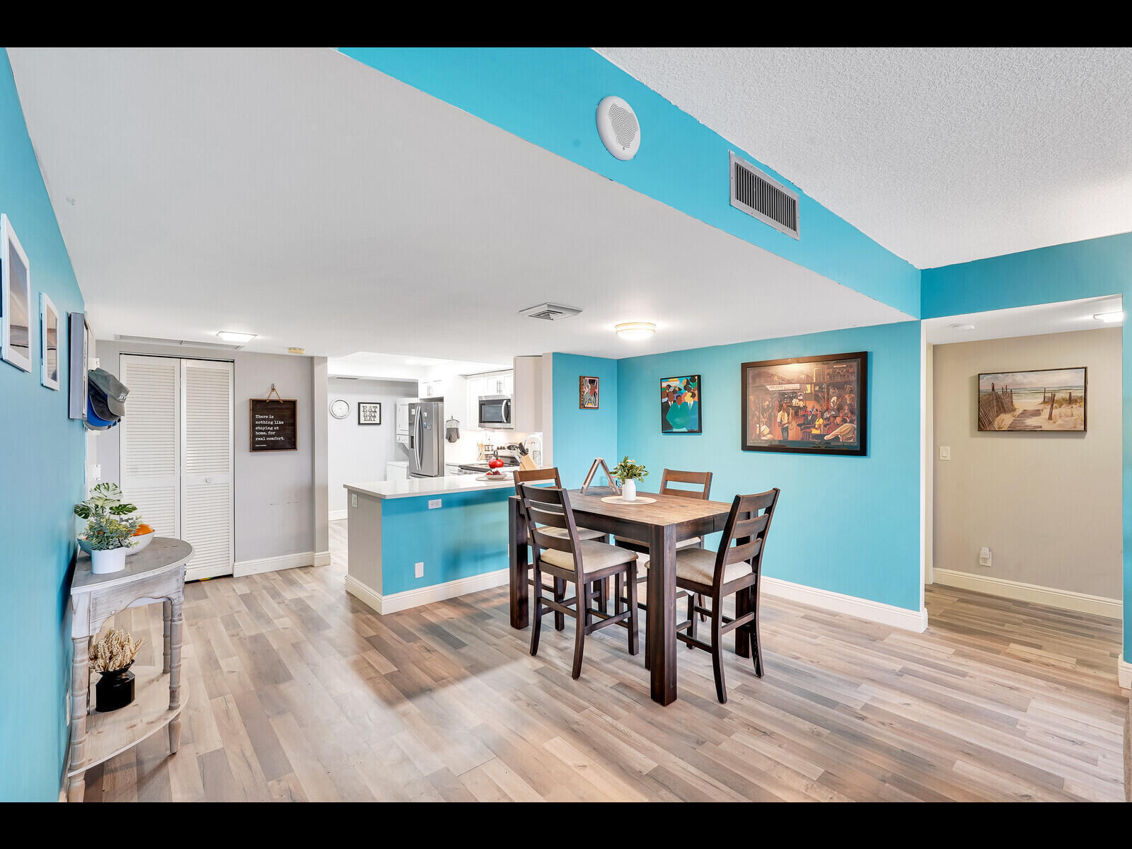 2400 Presidential Way 401