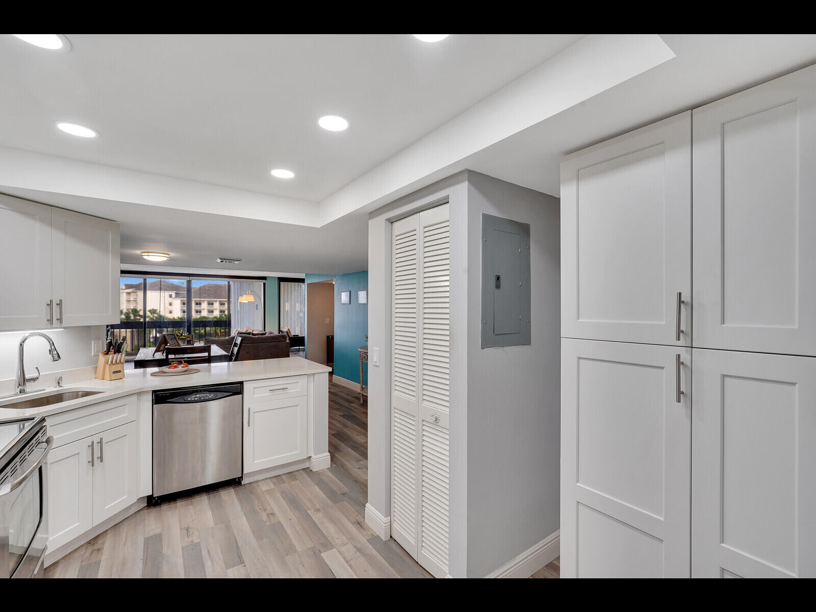 2400 Presidential Way 401