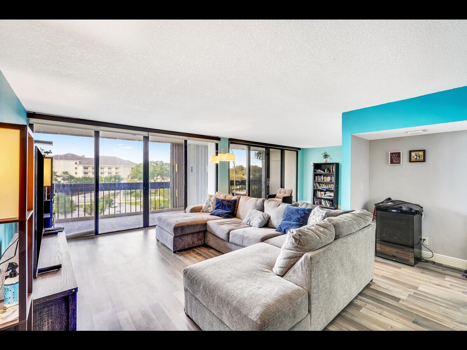 2400 Presidential Way 401