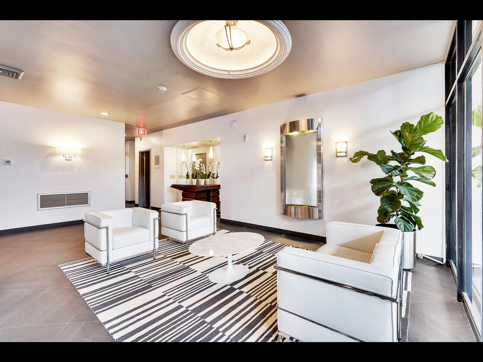 2400 Presidential Way 401