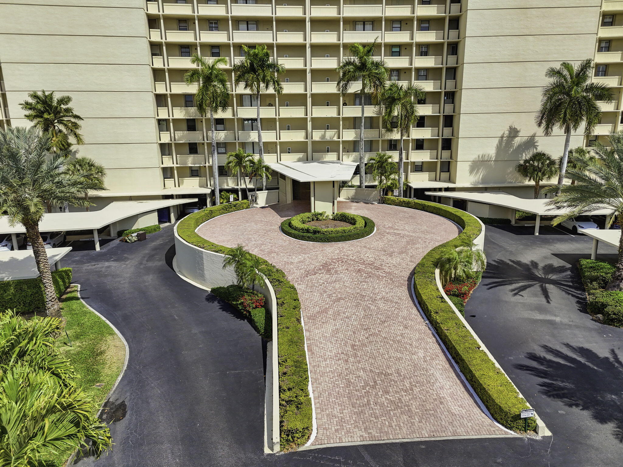 136 Lakeshore Drive