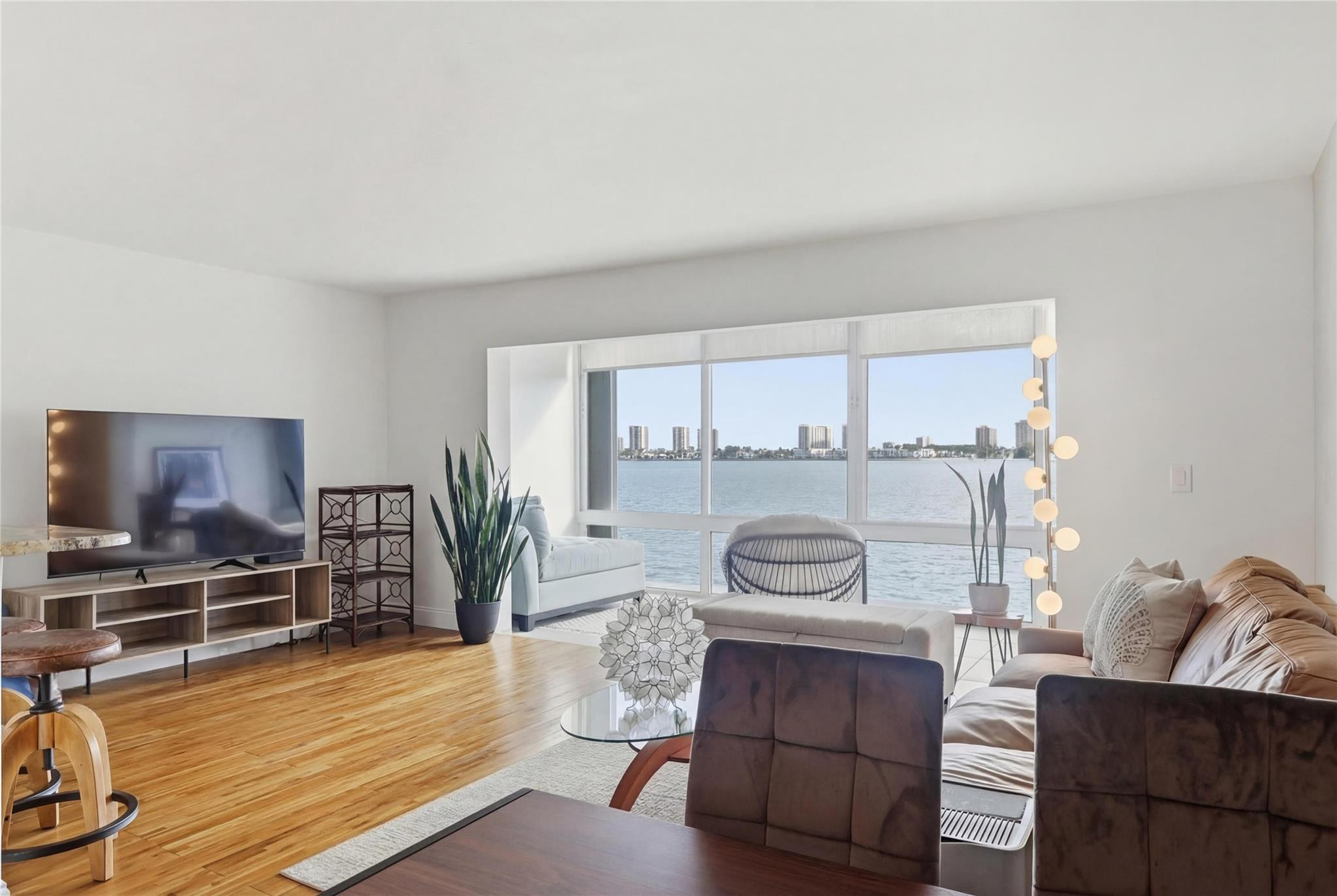 2936 Lake Shore Drive 204