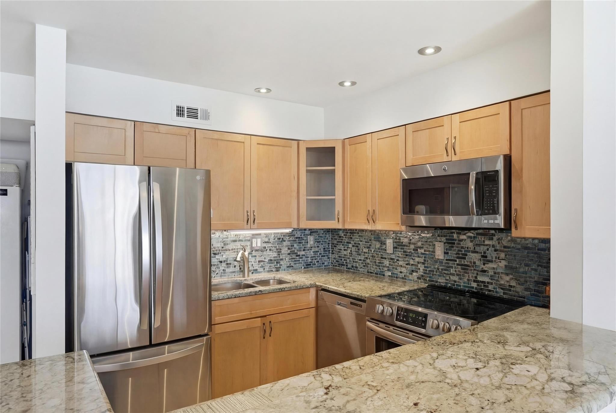 2936 Lake Shore Drive 204