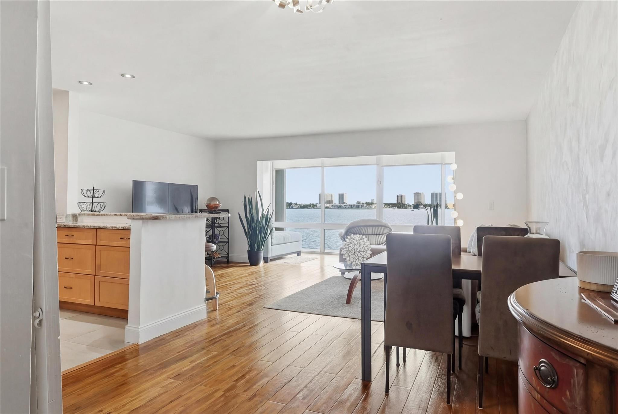2936 Lake Shore Drive 204