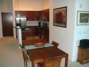 300 S Australian 103