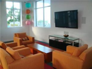 300 S Australian 103