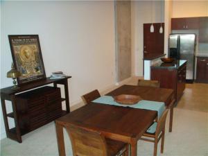 300 S Australian 103