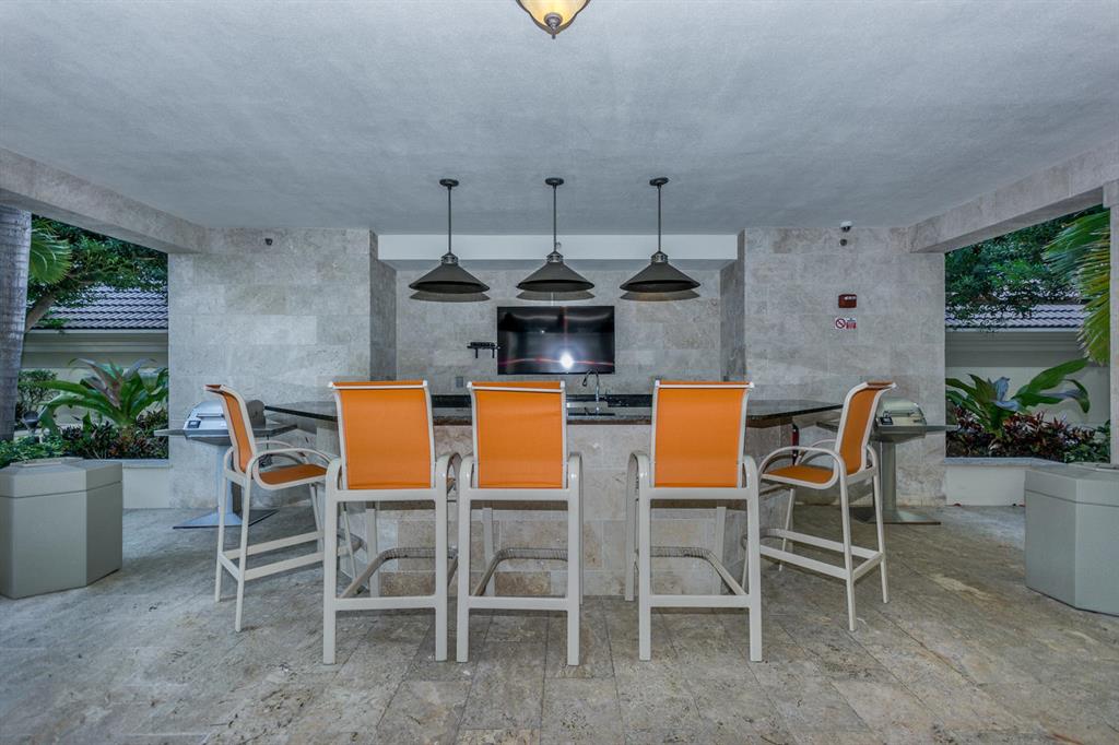 550 Okeechobee Boulevard 114