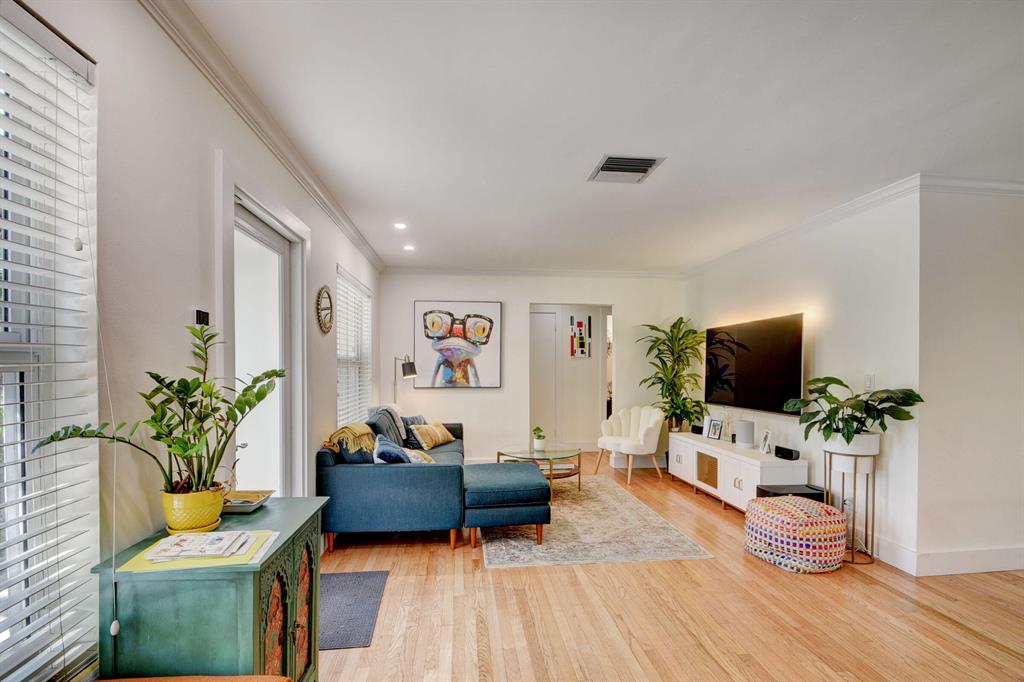 353 Orange Way