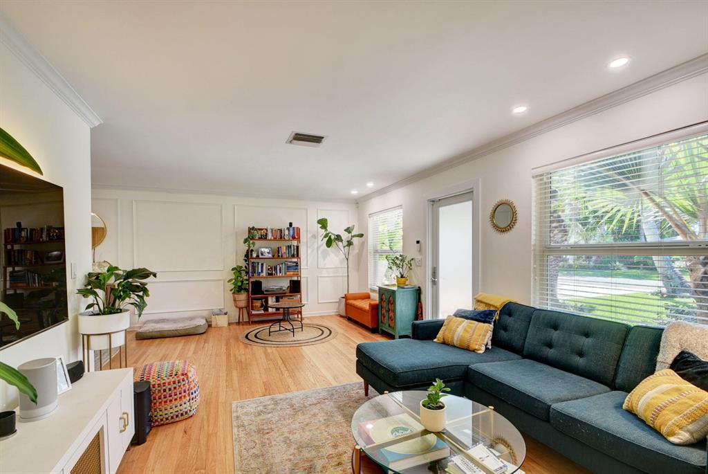 353 Orange Way