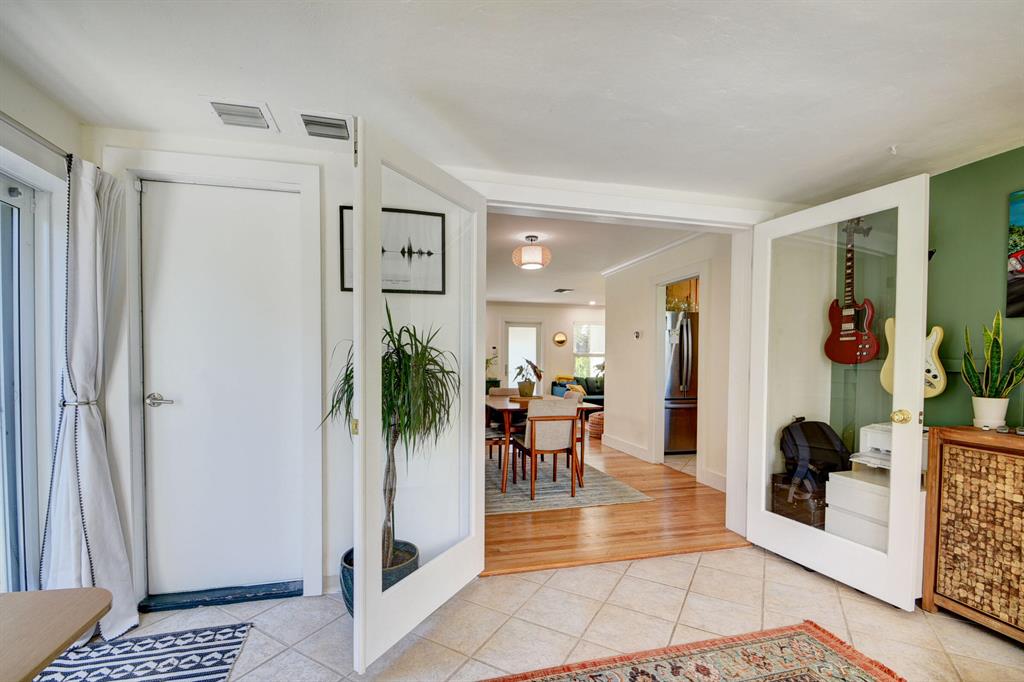 353 Orange Way