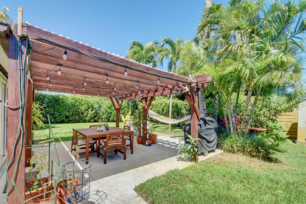 353 Orange Way