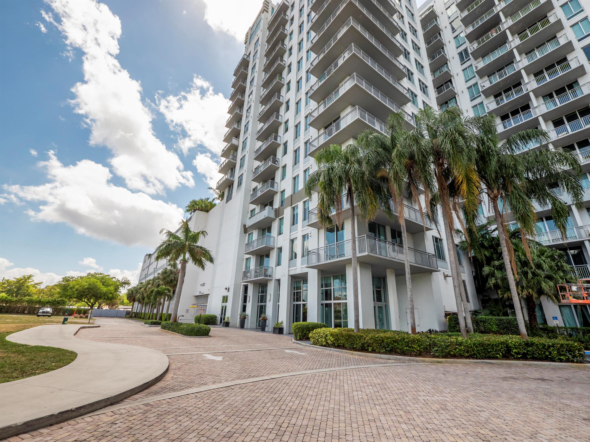 300 S Australian Avenue 207