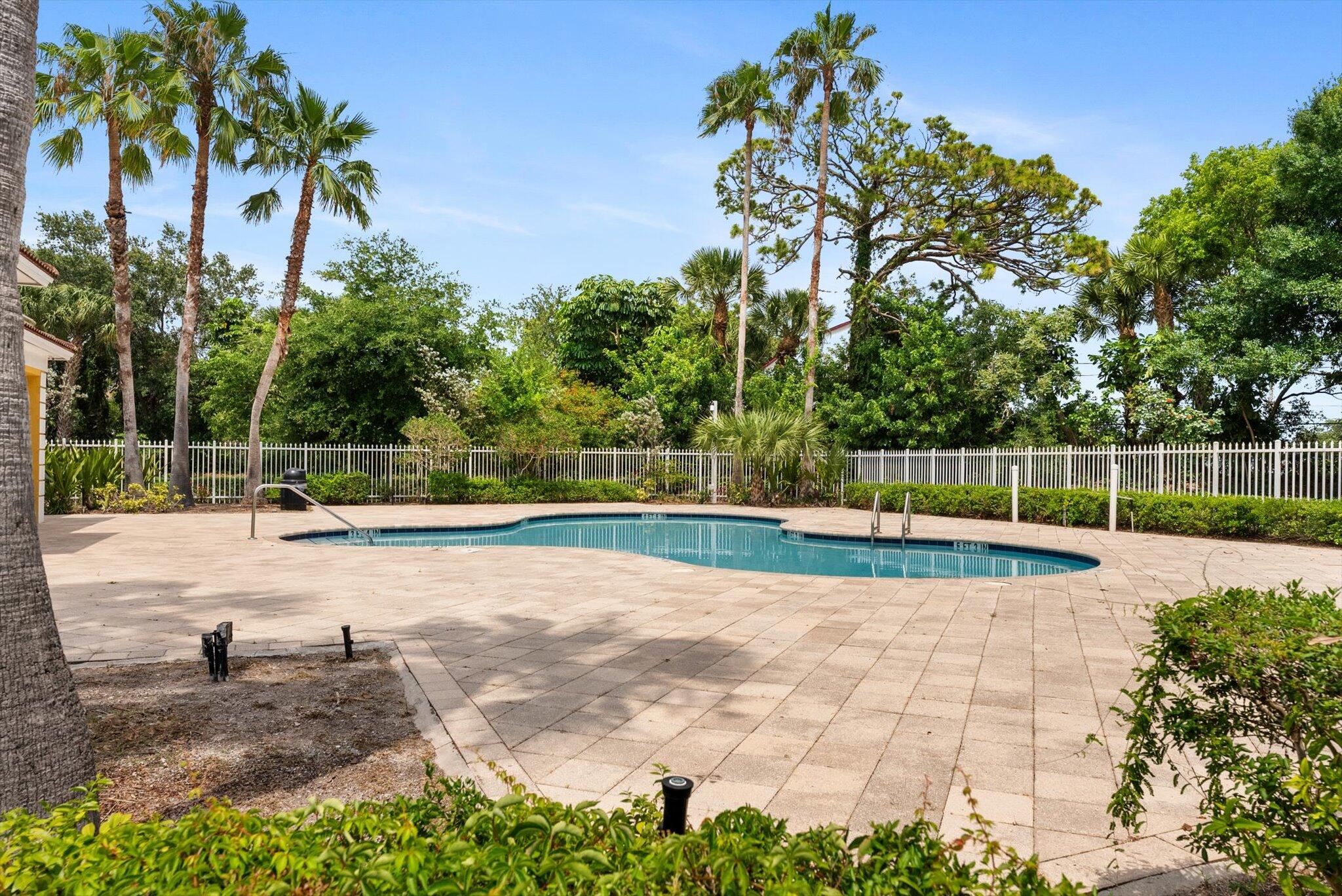 889 Pipers Cay Drive