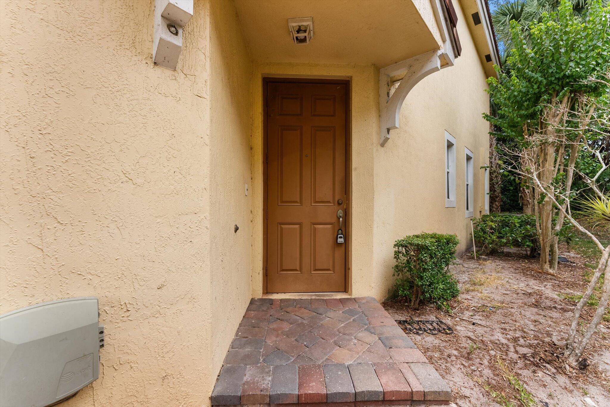 889 Pipers Cay Drive