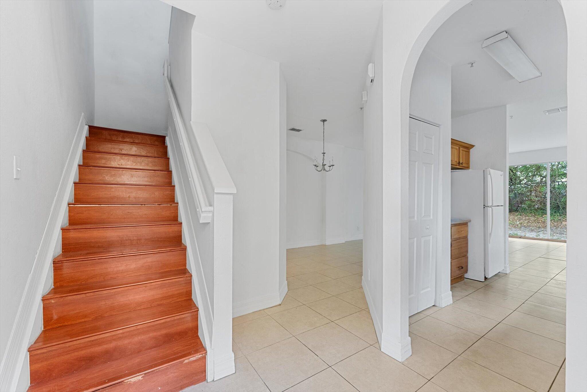 889 Pipers Cay Drive