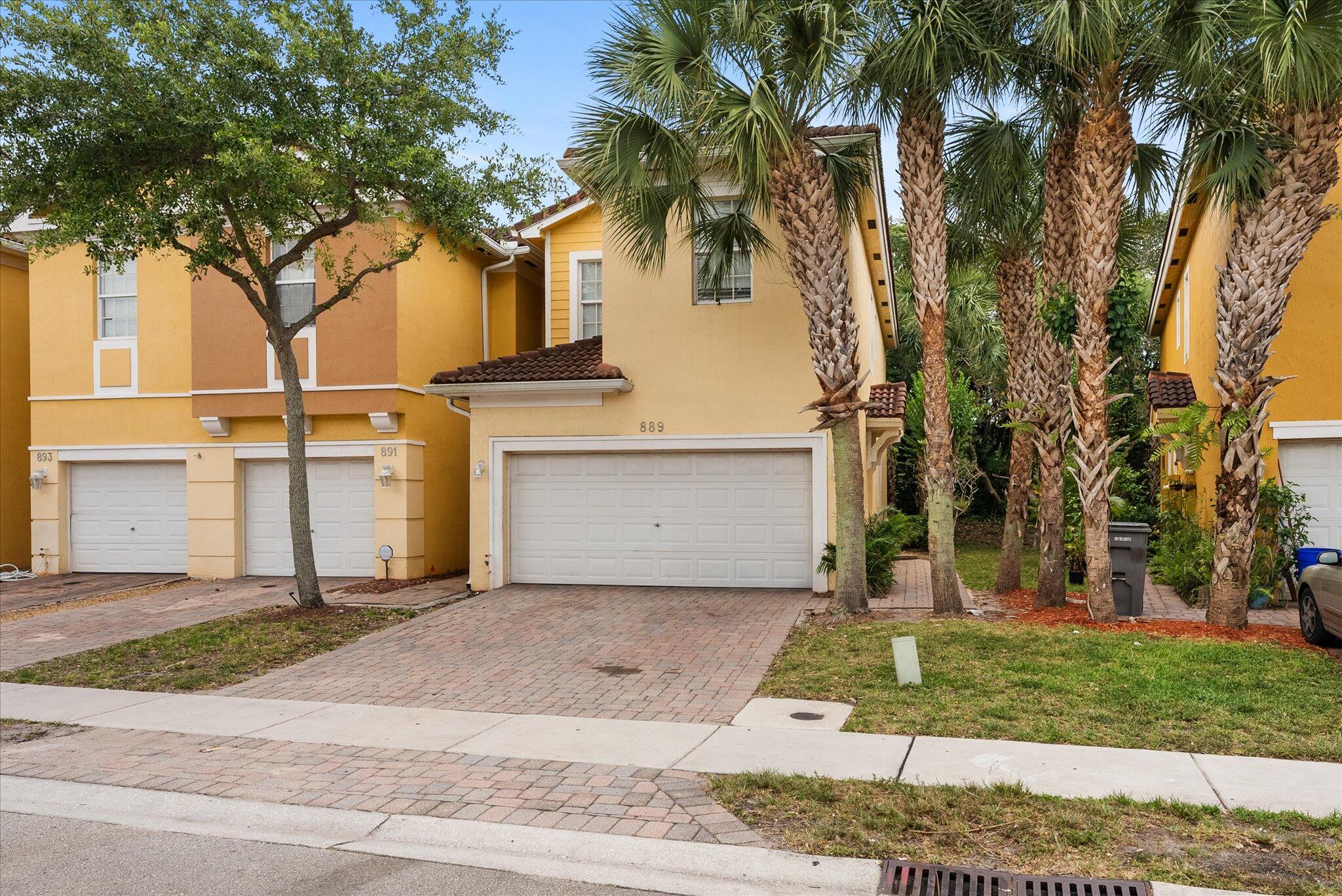 889 Pipers Cay Drive