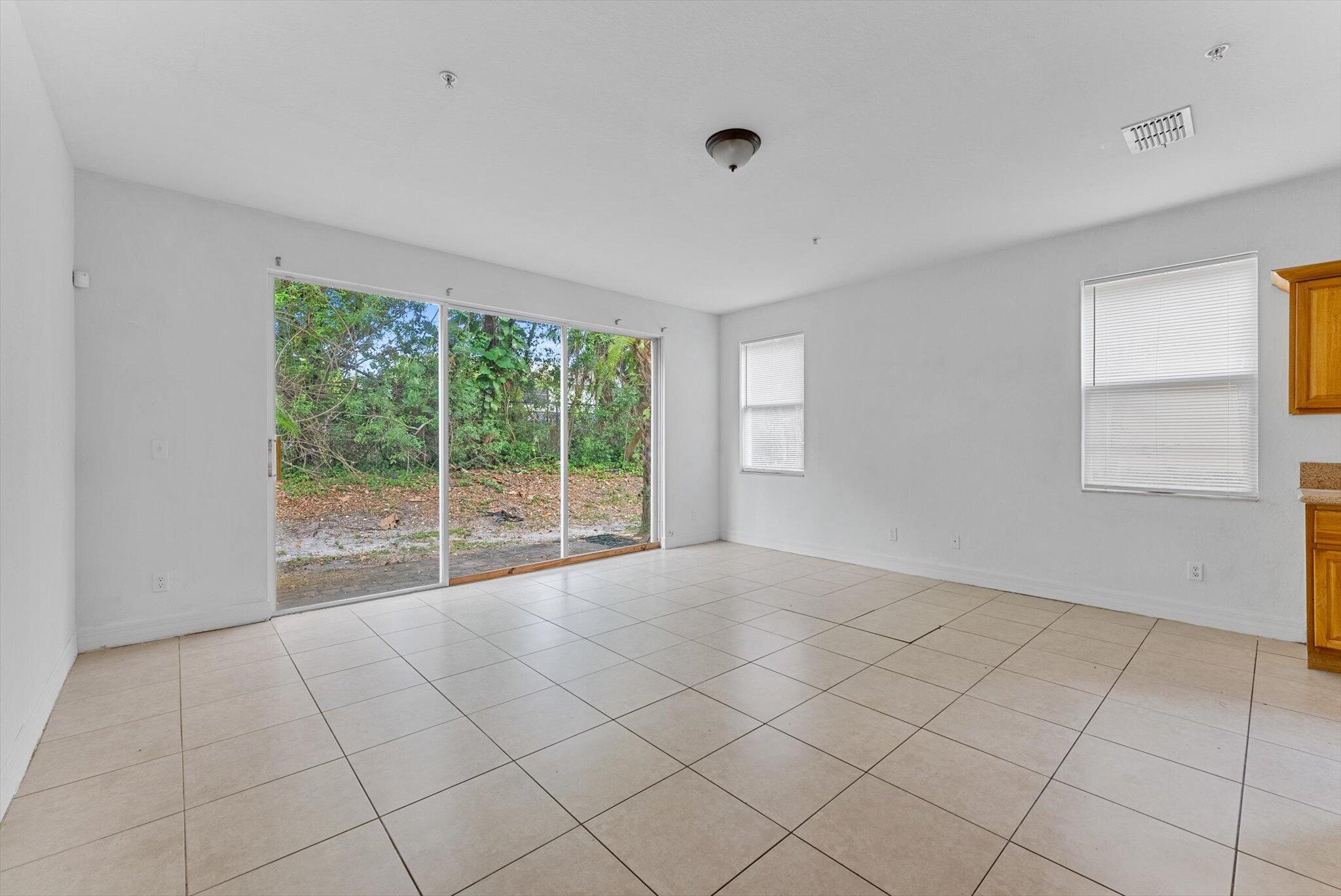 889 Pipers Cay Drive