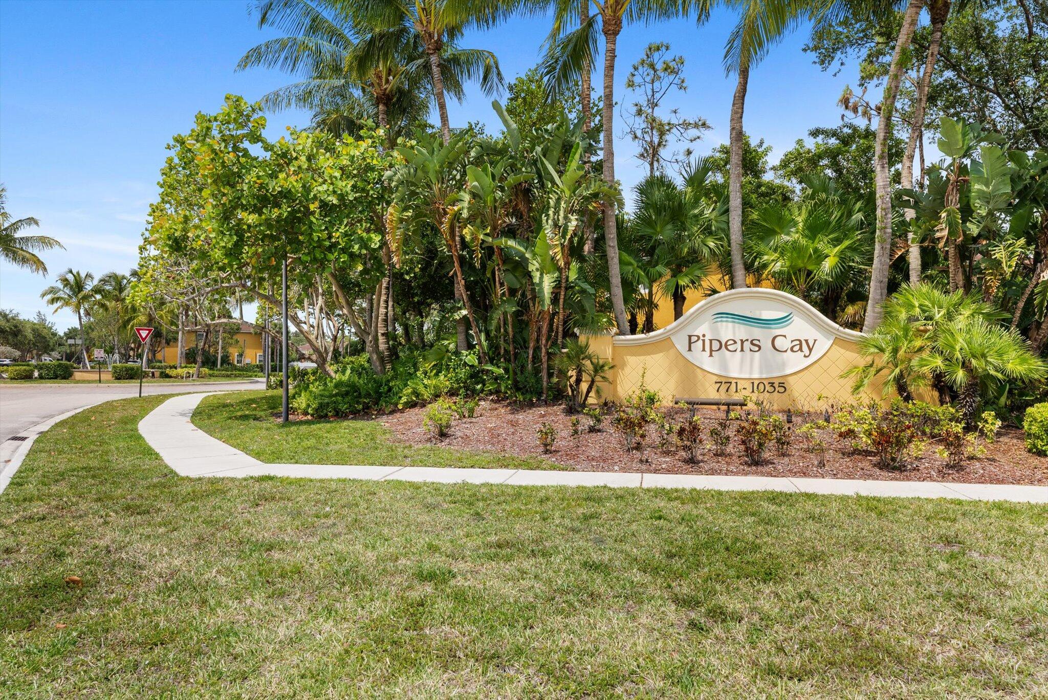 889 Pipers Cay Drive