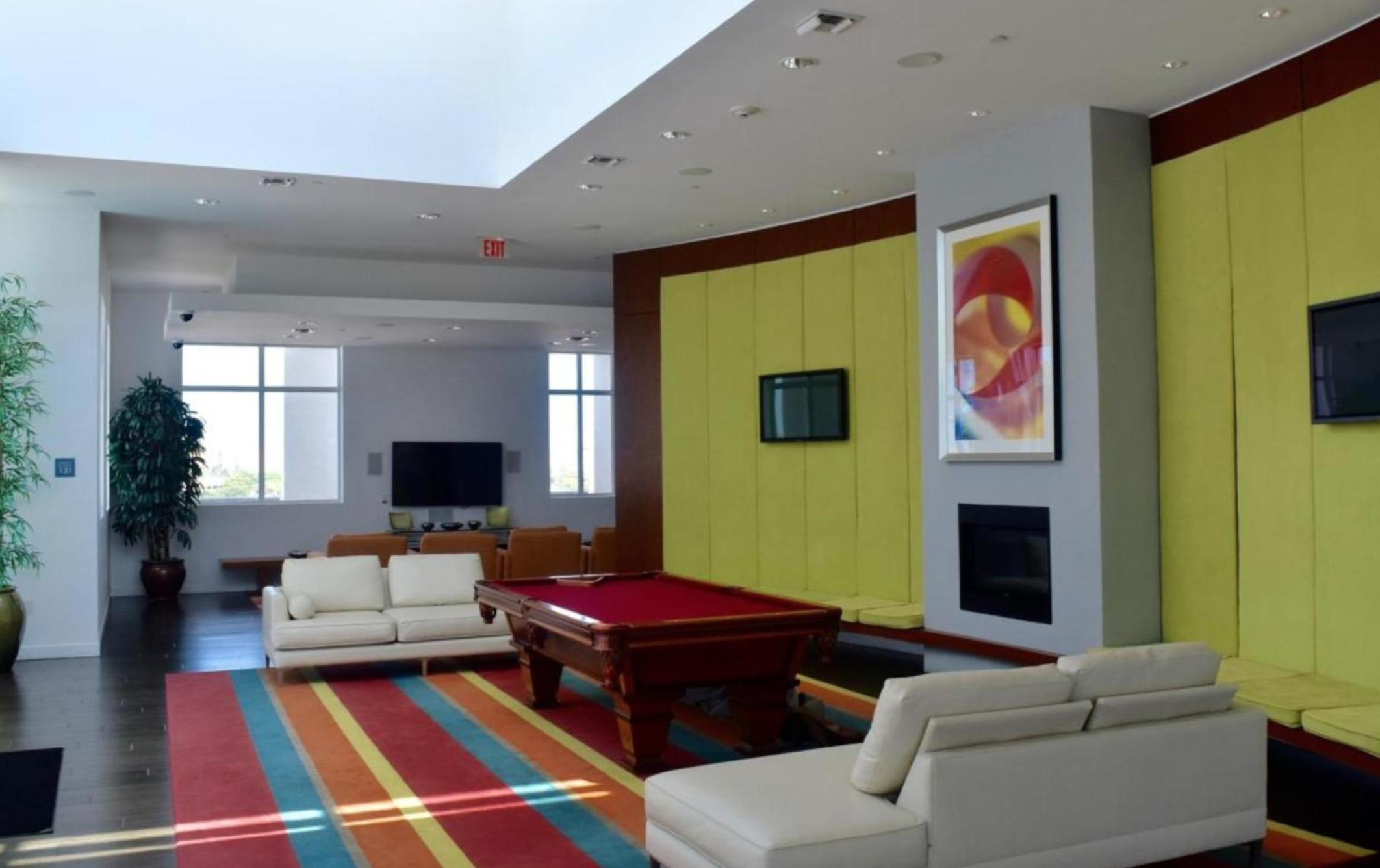 300 S Australian Avenue 811