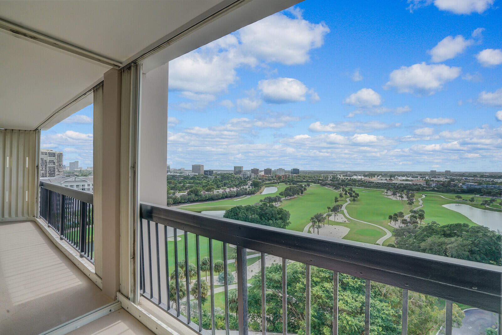 2425 Presidential Way 1404