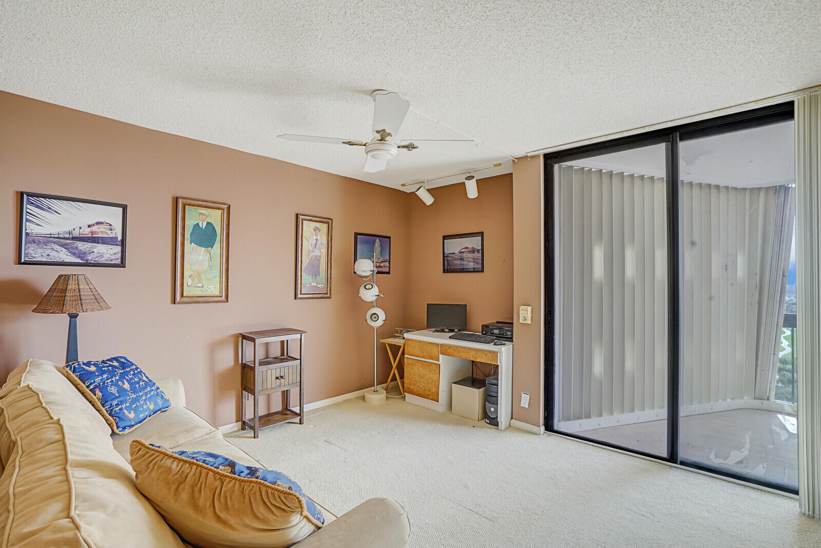 2425 Presidential Way 1404