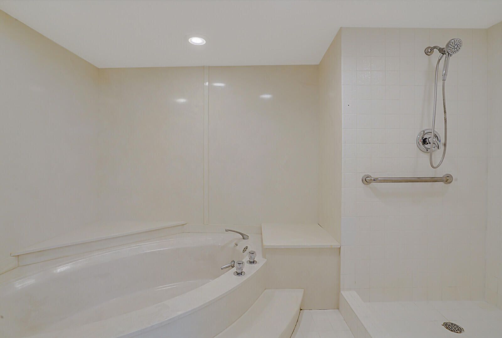 2580 S Ocean Boulevard 1 B 6