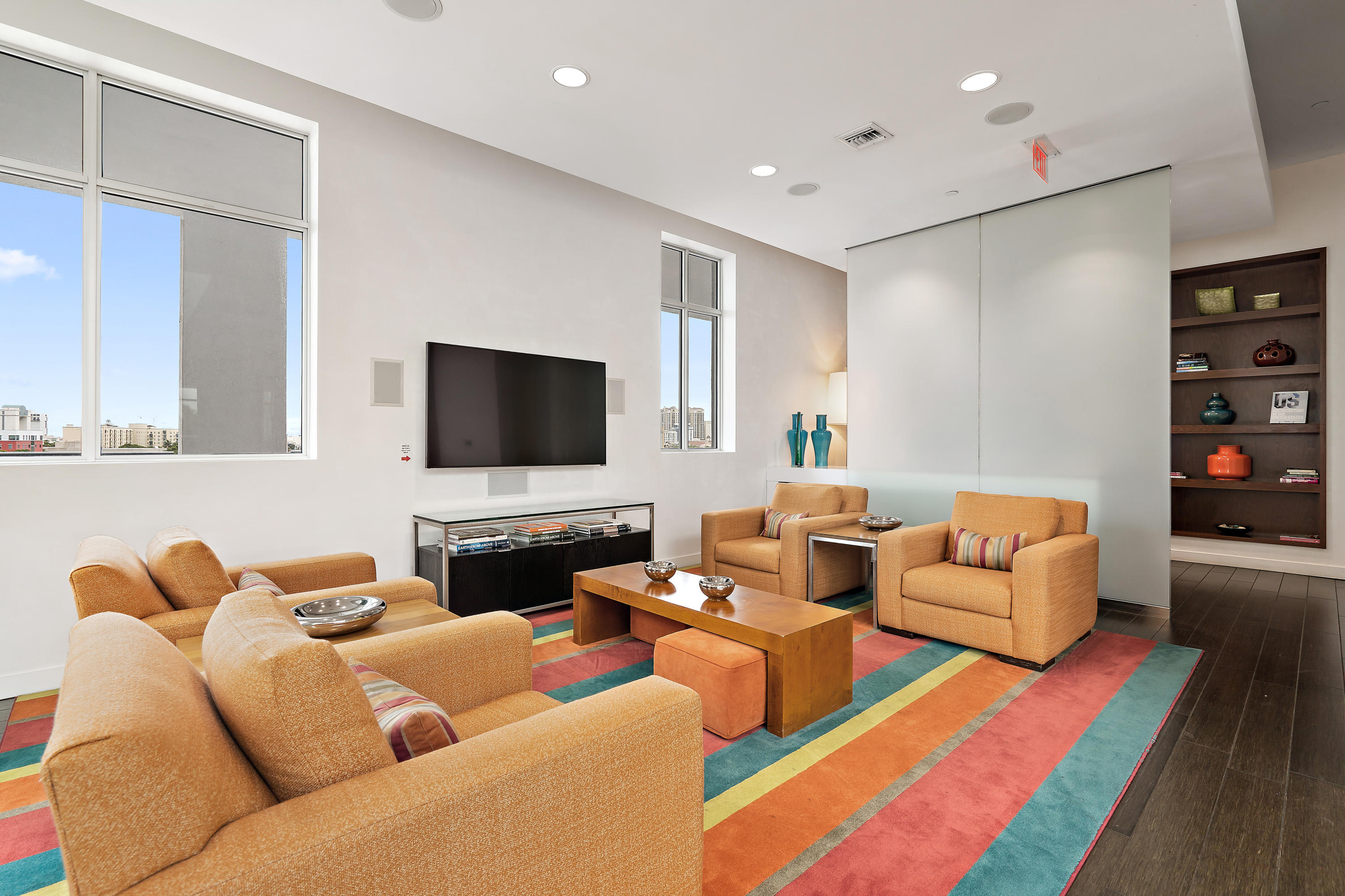 300 S Australian Avenue 821