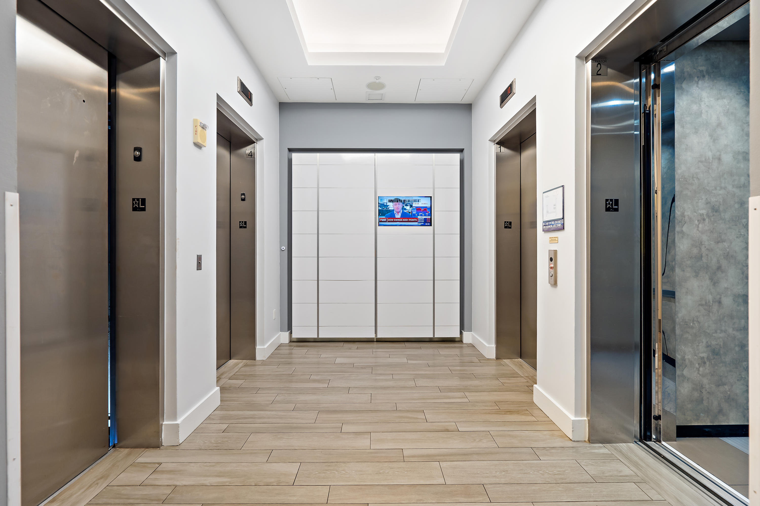 300 S Australian Avenue 821