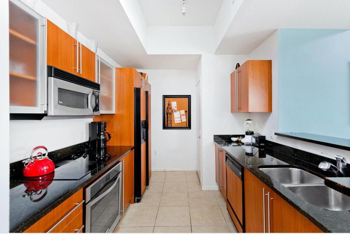 1551 N Flagler Dr Unit Drive Uph 2 (Annual Or Seasonal