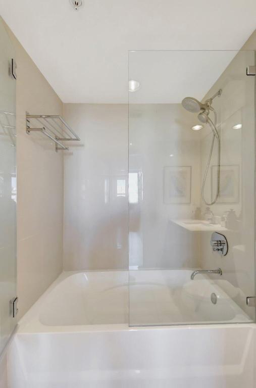 480 Hibiscus Street 736