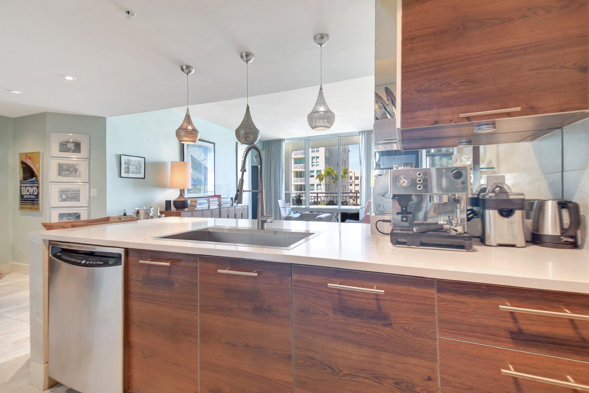 480 Hibiscus Street 736