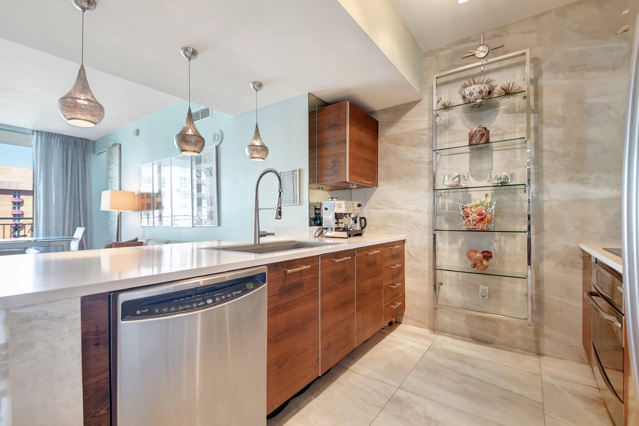 480 Hibiscus Street 736