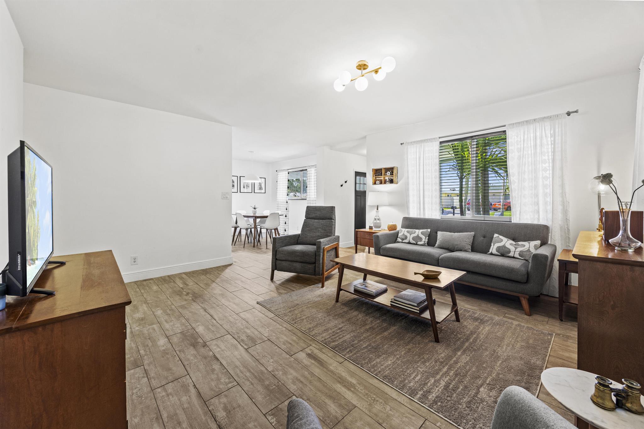 407 Riverside Drive