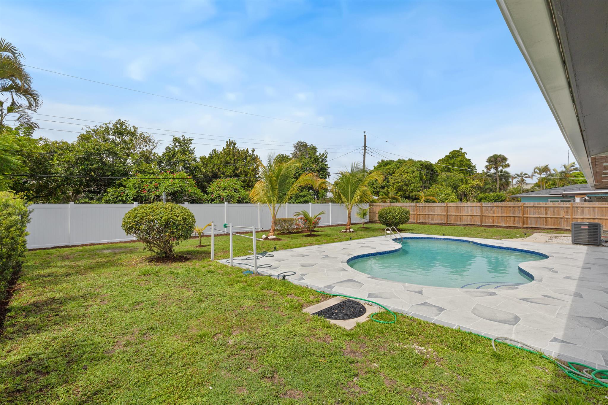 3914 Holly Drive