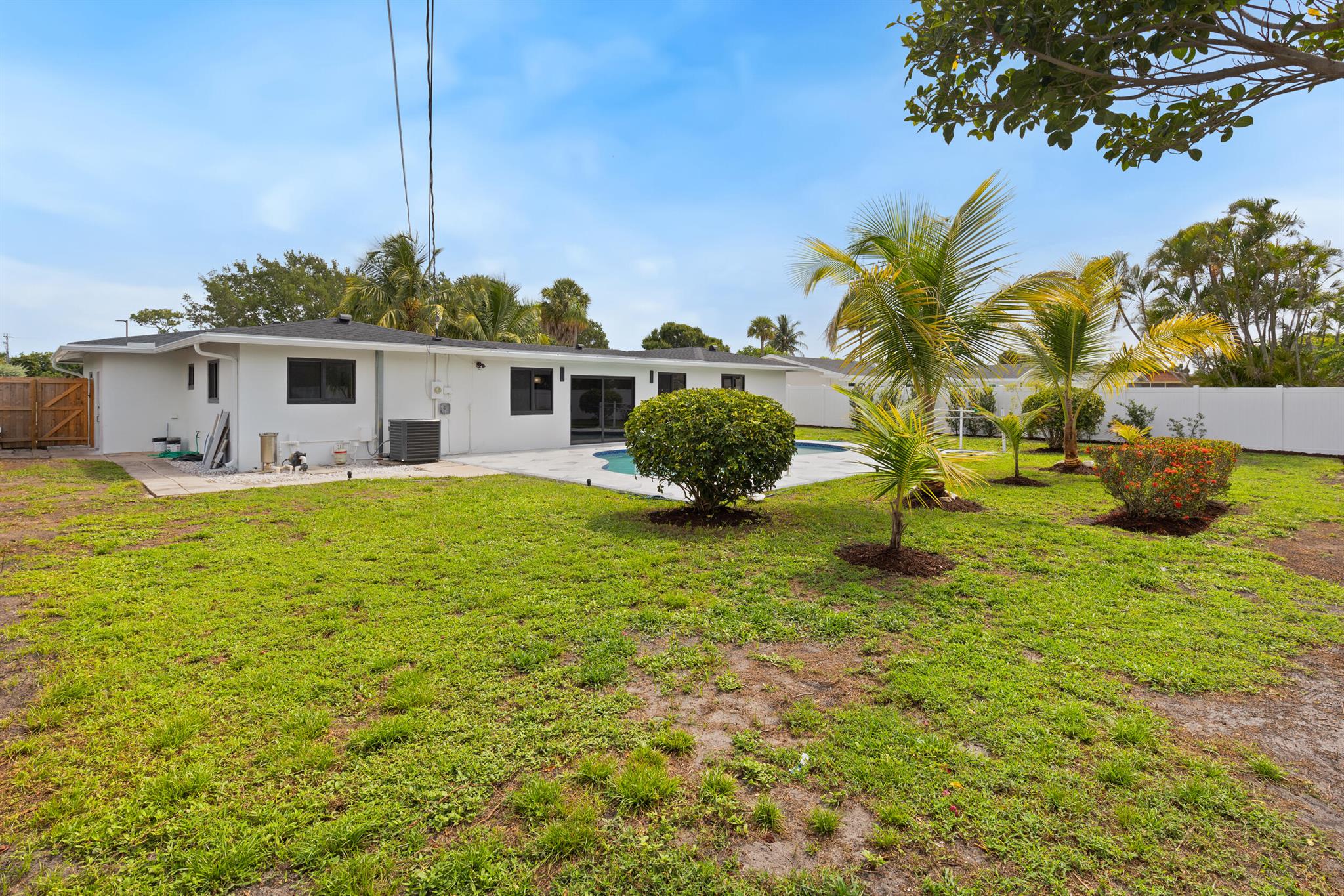 3914 Holly Drive