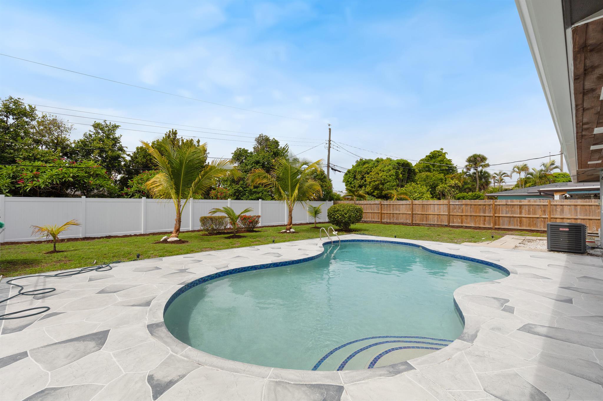 3914 Holly Drive