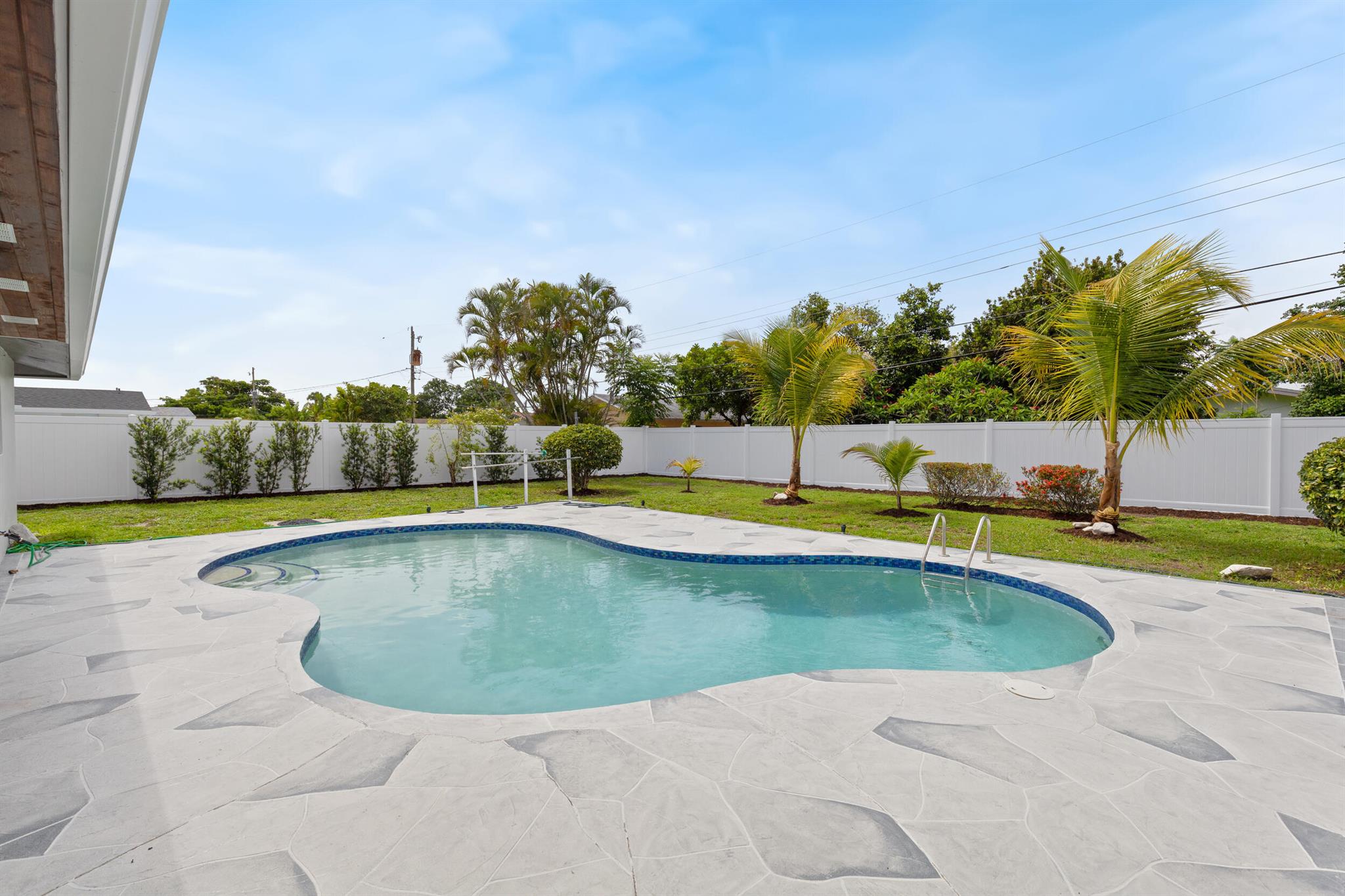 3914 Holly Drive