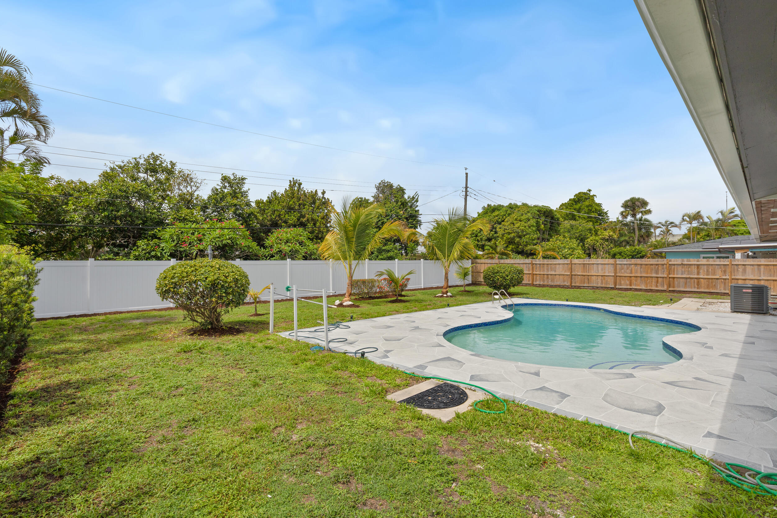 3914 Holly Drive