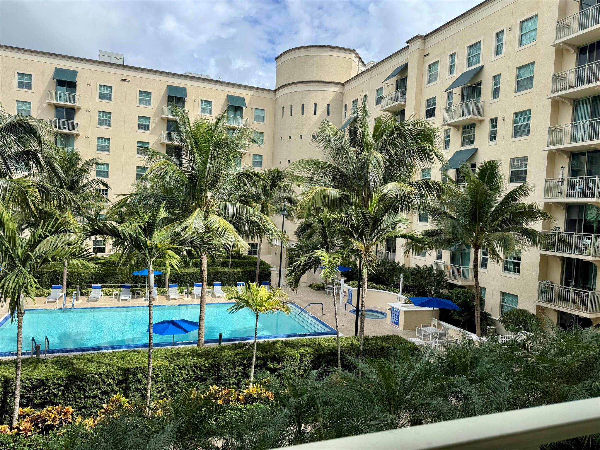 610 Clematis Street 427