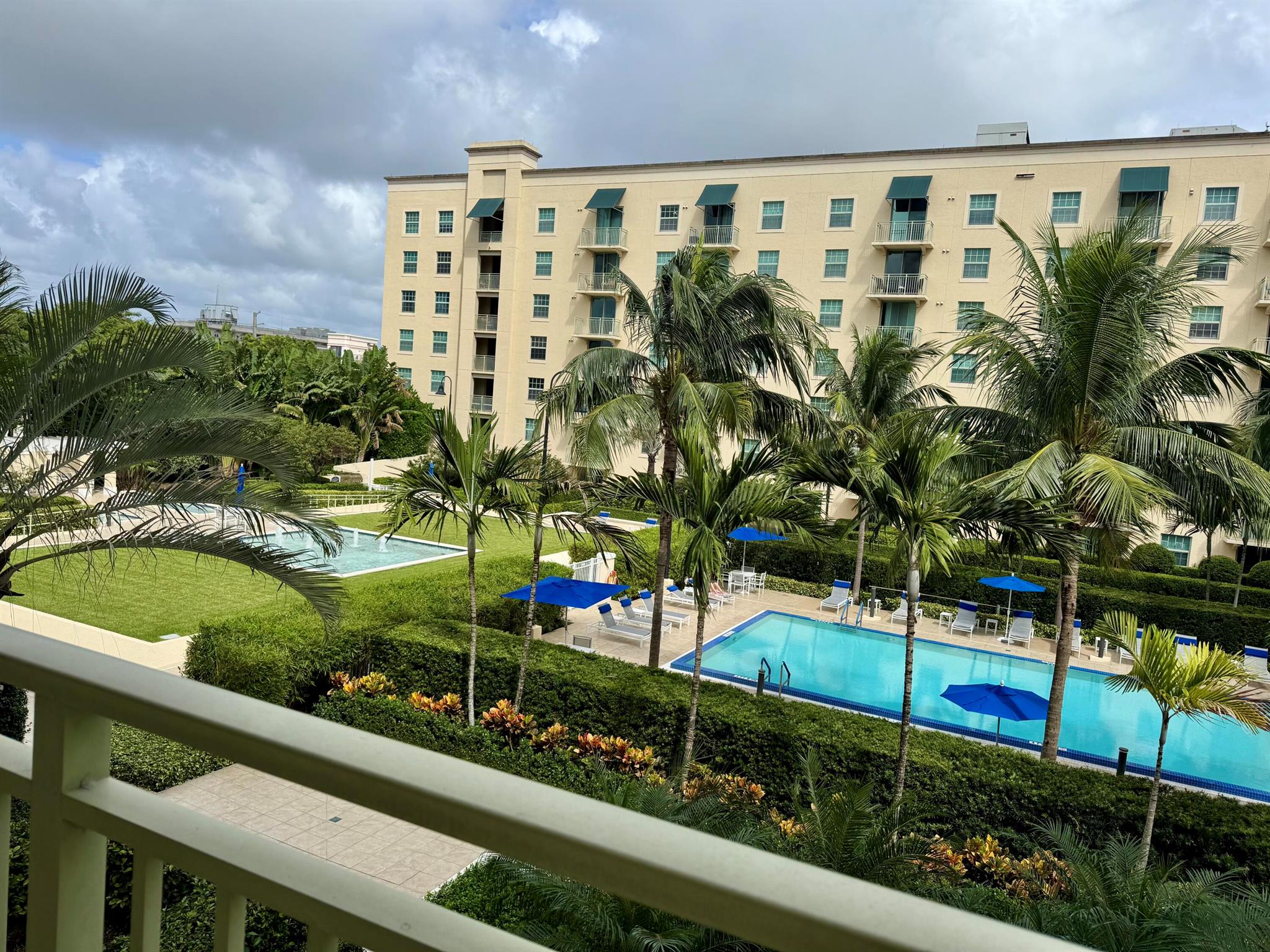 610 Clematis Street 427