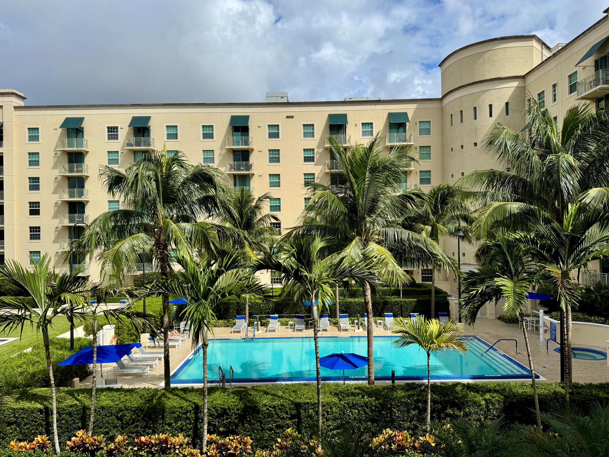 610 Clematis Street 427